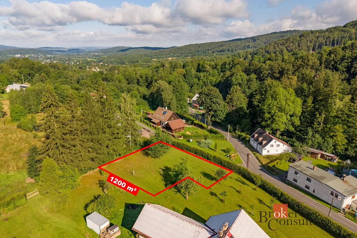 Prodej stavebního pozemku 1200 m²